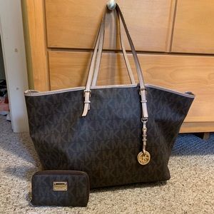 Michael Kors Tote with wallet